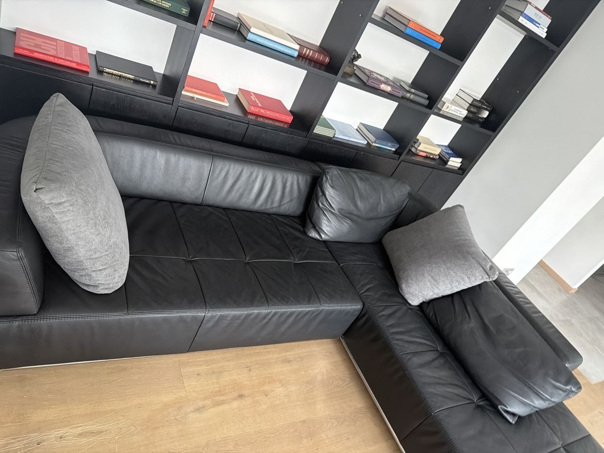 Sofas: Black Leather Sectional Sofa – Gebraucht aus Genève von val_rp9x 4