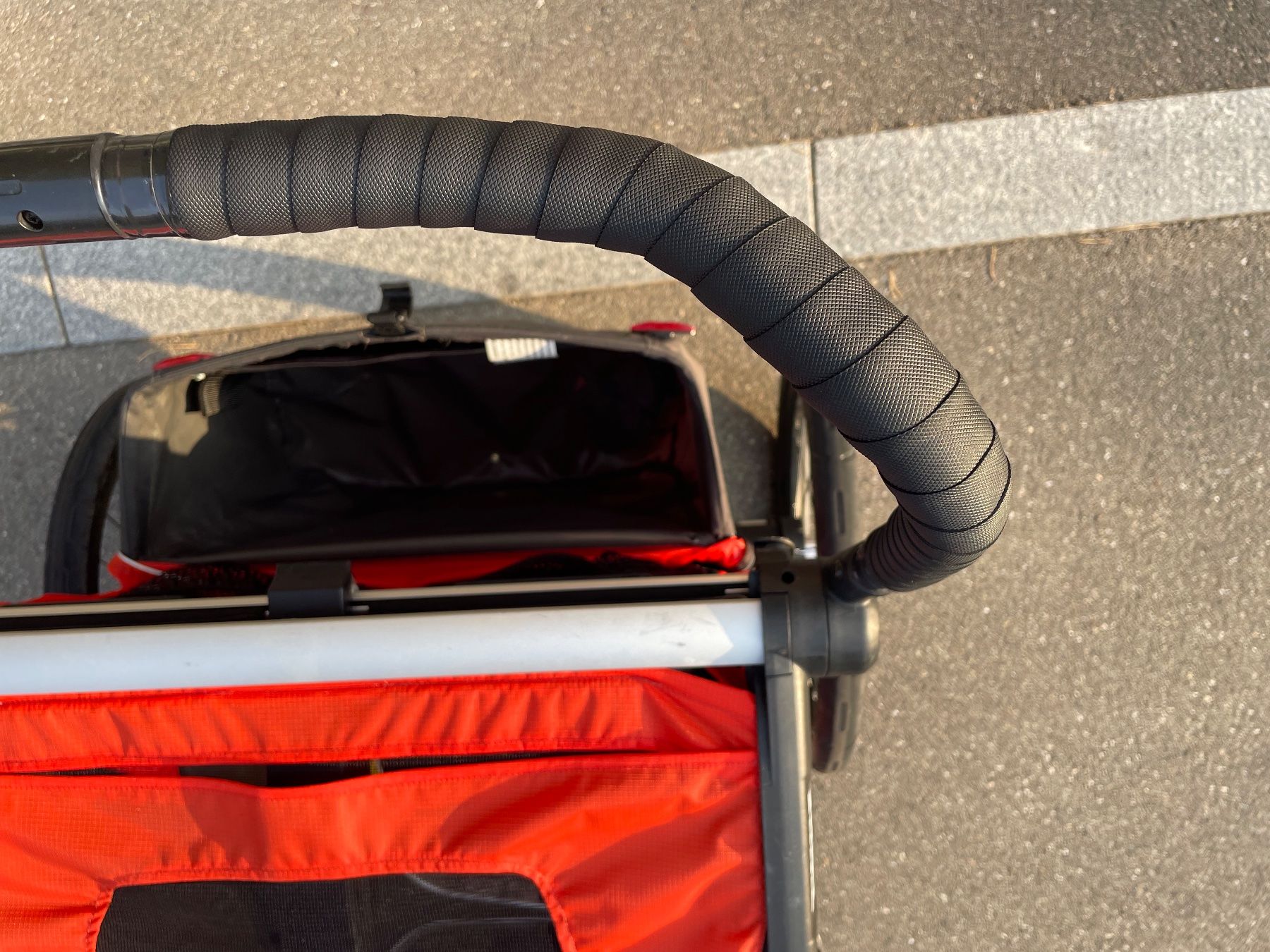 Thule Anhänger: Thule Cross 2 mit Jogging-Rad – Gebraucht aus Zürich von Placevendome 6
