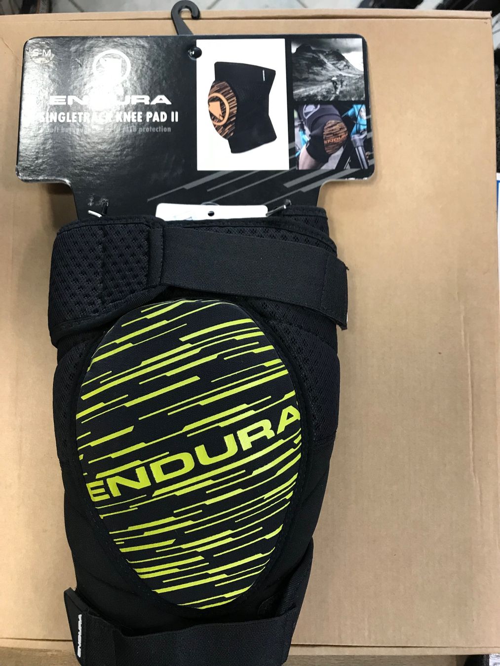 Endura Protezioni & Imbottiture: Endura Singletrack Knee Pad S-M – Nuovo e nell'imballaggio originale da St Moritz venduto da mtb-rider76