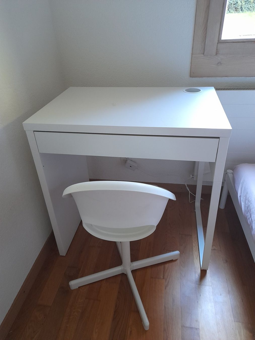 Ikea Scrivanie: Schreibtisch mit Stuhl – Usato da Fraubrunnen venduto da Elila97
