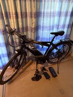 Vélo électrique noir, état acceptable, accessoires inclus