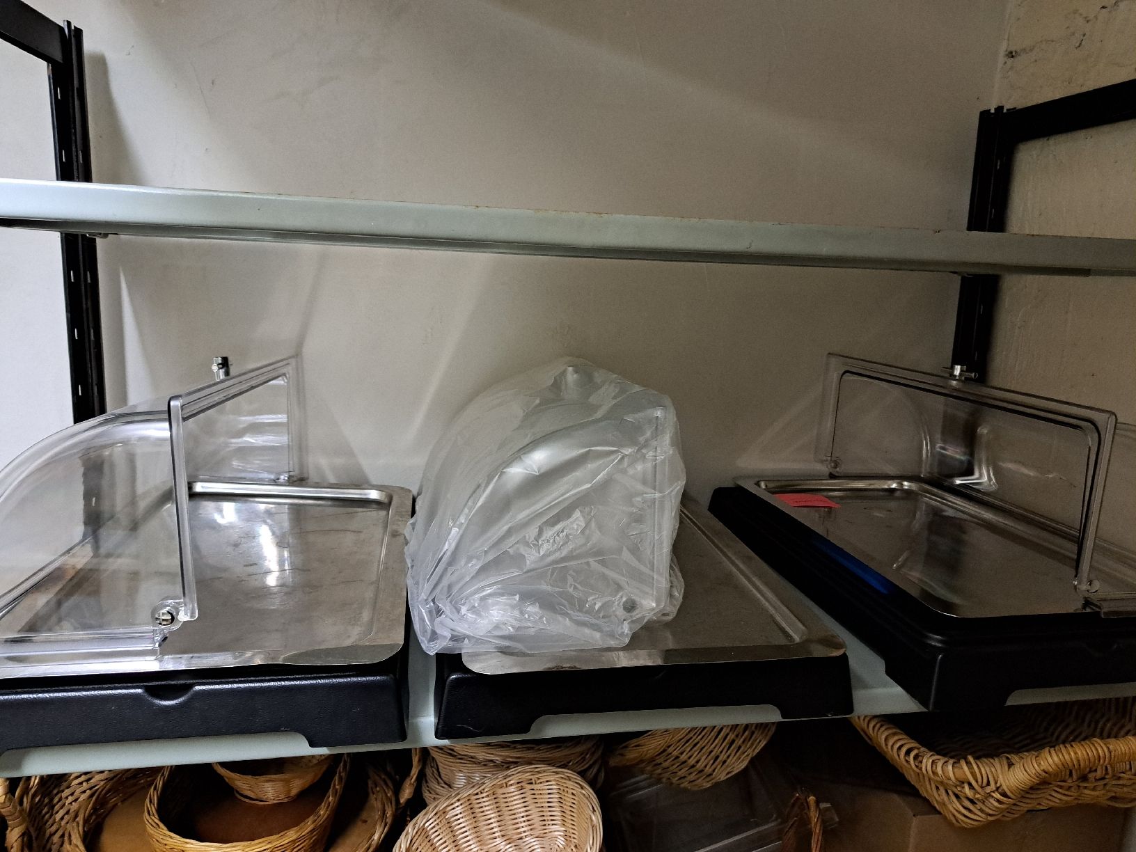 Vetrine: Buffet Vitrine ,Gekühlt 4 Stuck – Usato da Davos Platz venduto da Metler70 5