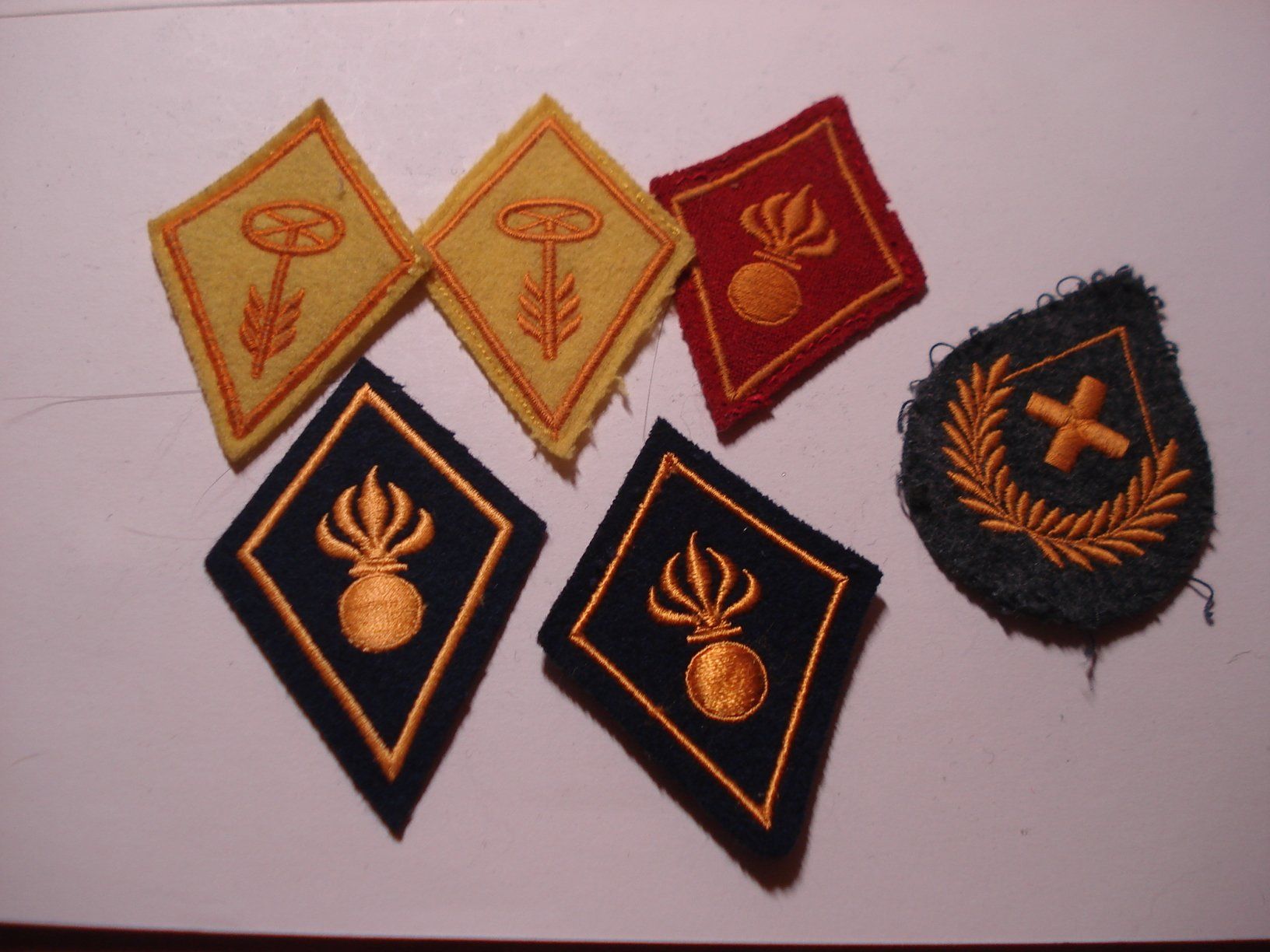 Schweizer Armee Placchette & Badge: Lot alte Stoffabzeichen Schweizer Armee – Usato da Niederwil AG venduto da morostahu