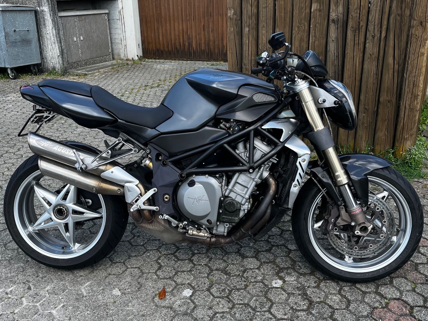 MV Agusta Strada: MV Agusta F4 Brutale 750s – Usato da Zufikon venduto da jes_vfd5