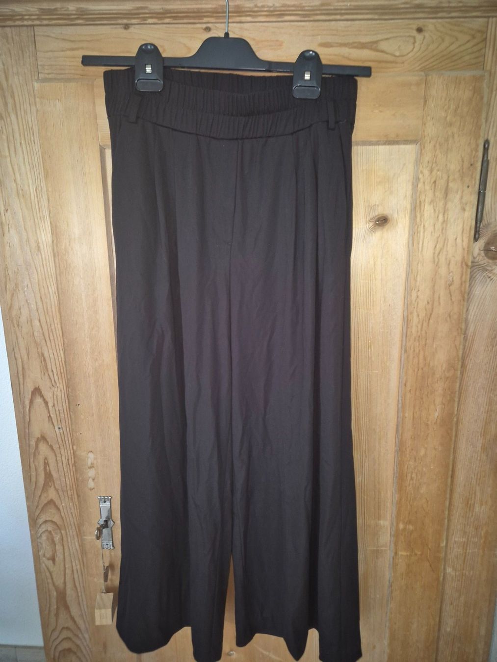 Comma Pantaloni: Schwarze Culotte Hose von COMMA – Nuovo (secondo la descrizione) da Chur venduto da polly07
