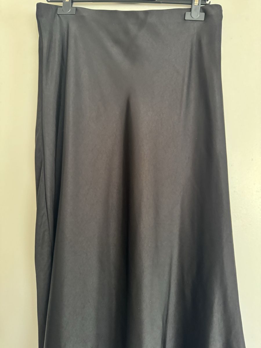 Gonne: Jupe satin noire Amisu, taille 42 – Nuovo (secondo la descrizione) da Martigny venduto da ber_tdz7