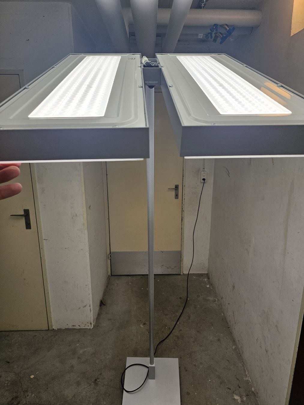 Regent Lampade: StehLeuchte Level LED 4000K Silber – Usato da Münchenstein venduto da LightingPRO 2