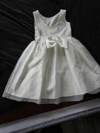 Mädchen Kleid Grösse 122/128