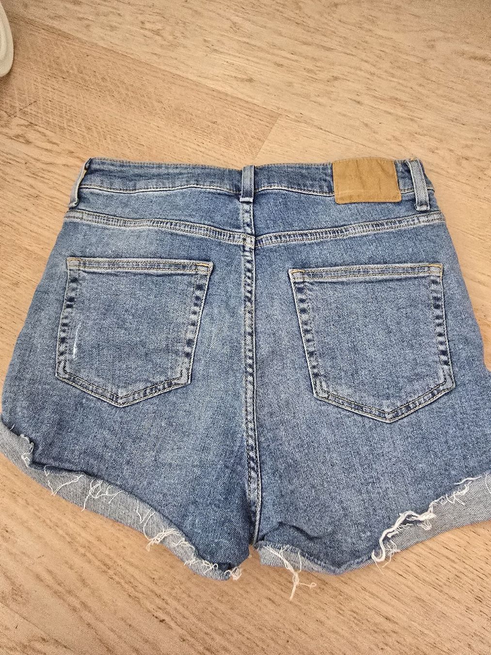 H&M Jeans: H&M Jeans Shorts - Grösse 38 – Usato da Rickenbach b. Wil venduto da Kth_v8 2