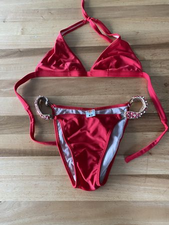 Triangel-Bikini rot, Gr. 34 mit Schmucksteinchen - wie neu!