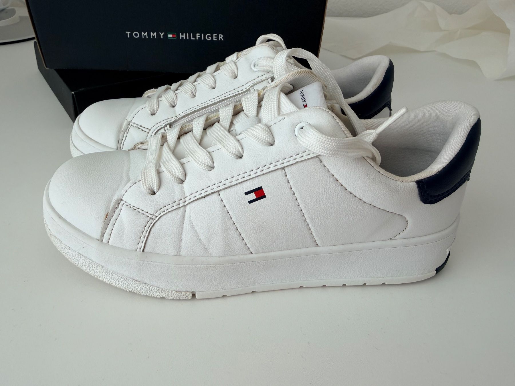 Tommy Hilfiger Scarpe per ragazzi: Tommy Hilfiger neuwertig Grösse 35 – Usato da Zürich venduto da asocaciu 3