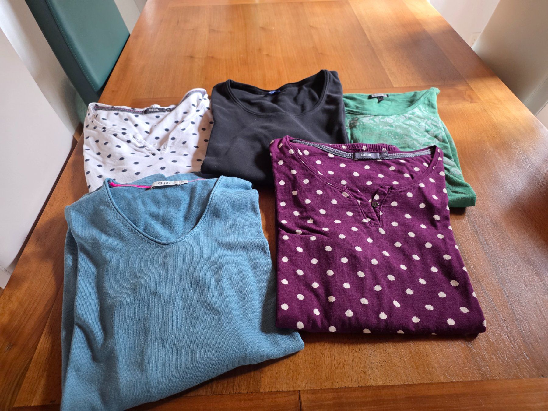 Cecil T-shirt: tshirt 4 cecile, 1x kenny s – Usato da Winterthur venduto da chimischimi 4