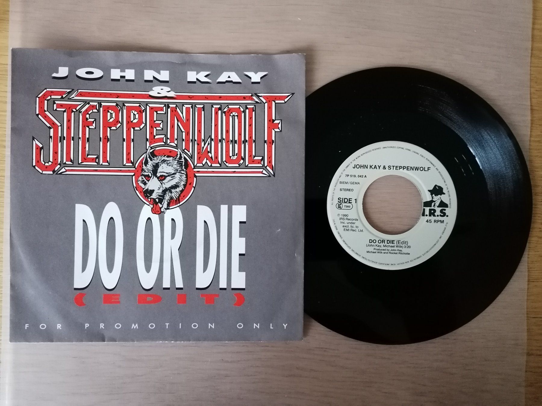 Dischi in vinile: John Kay & Steppenwolf – Do Or Die – Usato da Beinwil am See venduto da Funkthesizer