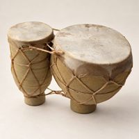 Bongo Trommel aus Ton mit Naturfell gebraucht Zustand