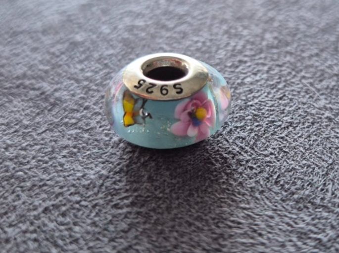 Ciondoli: Charm Kugel hellblau mit Blumen +Garantie – Nuovo (secondo la descrizione) da Rotkreuz venduto da Carbone_Bijou-Shop 1