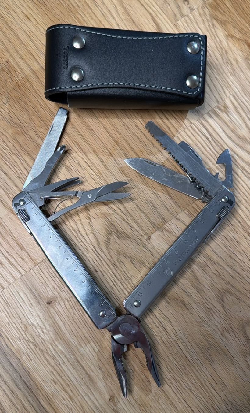 Victorinox Coltelli tascabile: VICTORINOX  SWISSTOOL – Usato da Zürich venduto da Frei-Occasionen 1