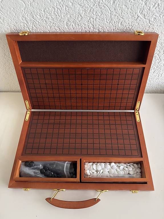 Spiele: Go-Spiel im Holzkoffer – Gebraucht aus Aesch BL von Jos_5tqs