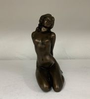 7007 Frauenskulptur