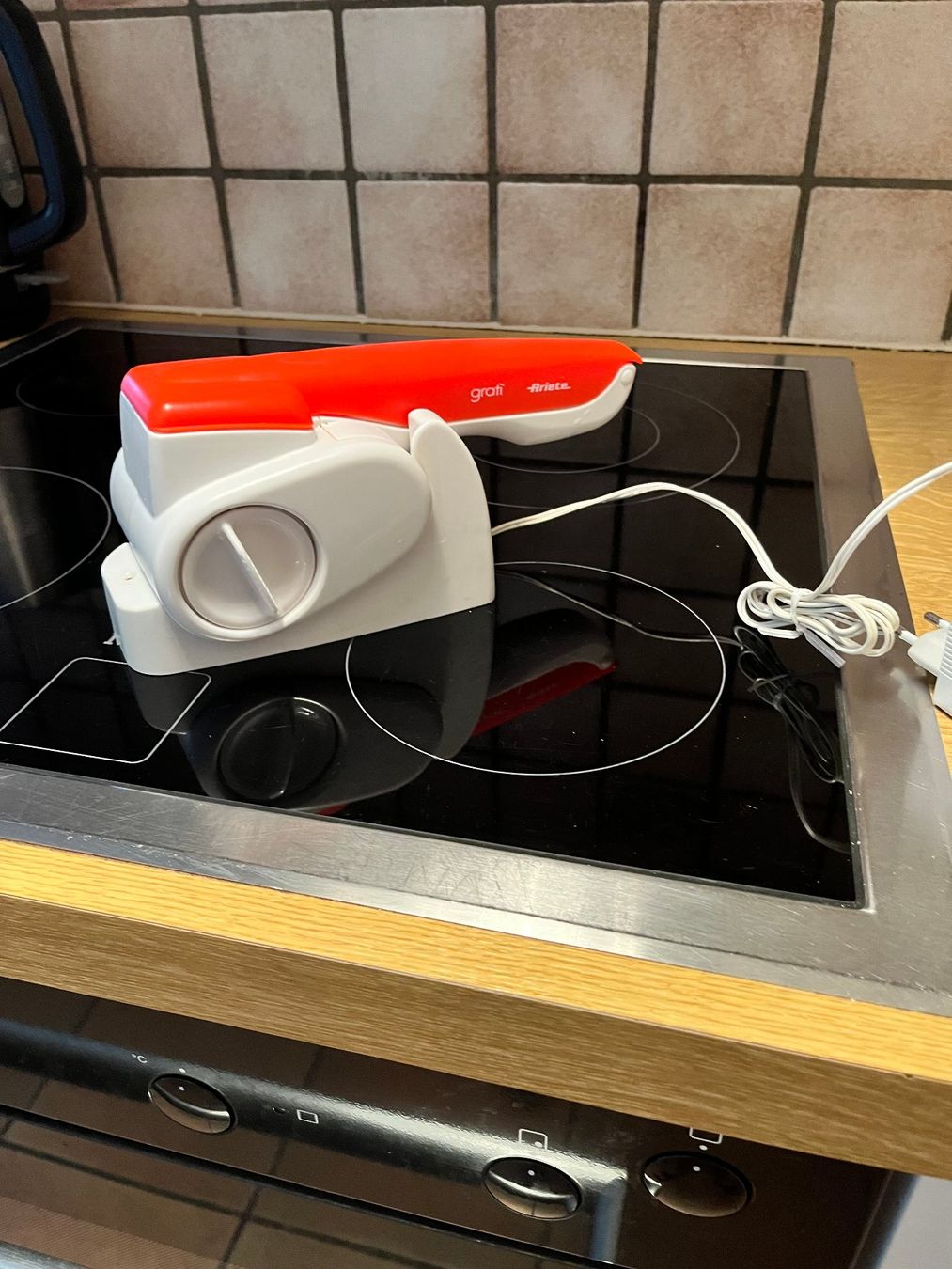 Appareils de cuisine: Râpe à fromage électrique – D'occasion à Nyon par vit_j99t