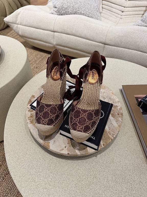 Gucci Chaussures femmes: GUCCI SANDALEN LOGO – Neuf (Voir description) à Schwyz par bofb