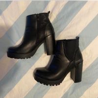 Schwarze Stiefeletten mit Absatz, Grösse 37