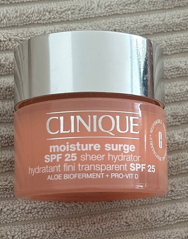 Gesichtspflege: Clinique Moisture Surge SPF 25 50ml – Gebraucht aus St. Gallen von mustang96
