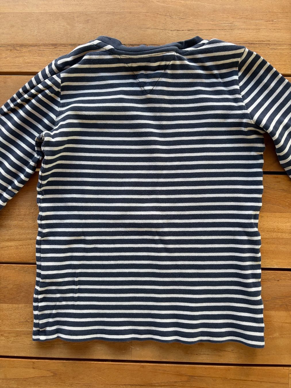Tommy Hilfiger Camicie, T-shirt & Polo: Oberteil von Tommy Hilfiger, Grösse 128 – Usato da Aesch BL venduto da snezienka53 4