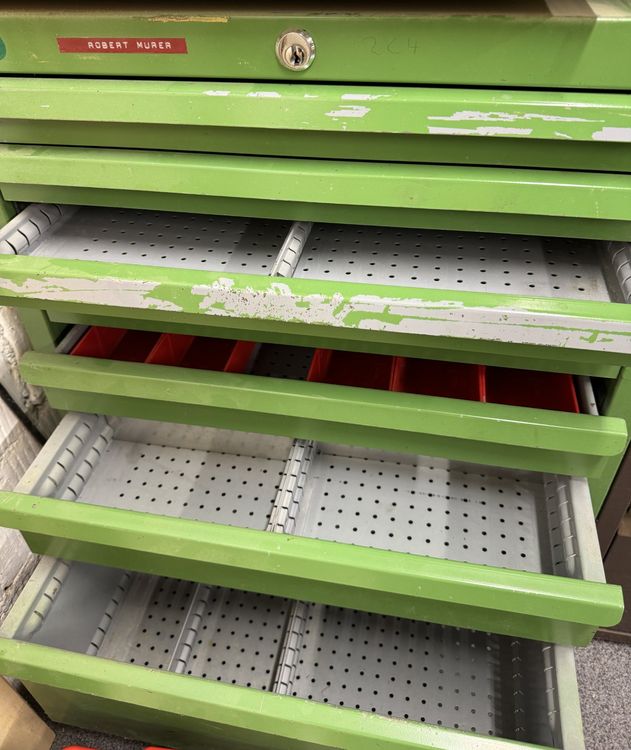 Materialschrank Mit Mittelwand Und Schubladen I