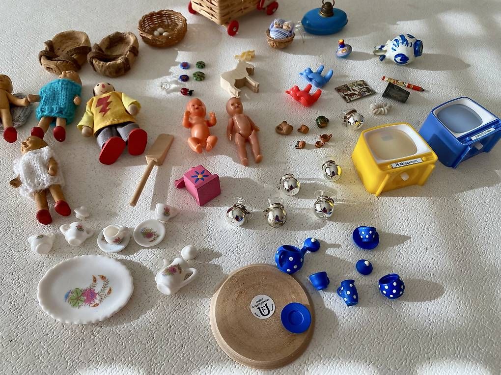 Case e mobili per bambole: Puppenhaus Artikel – Usato da Basel venduto da 12Glory 2