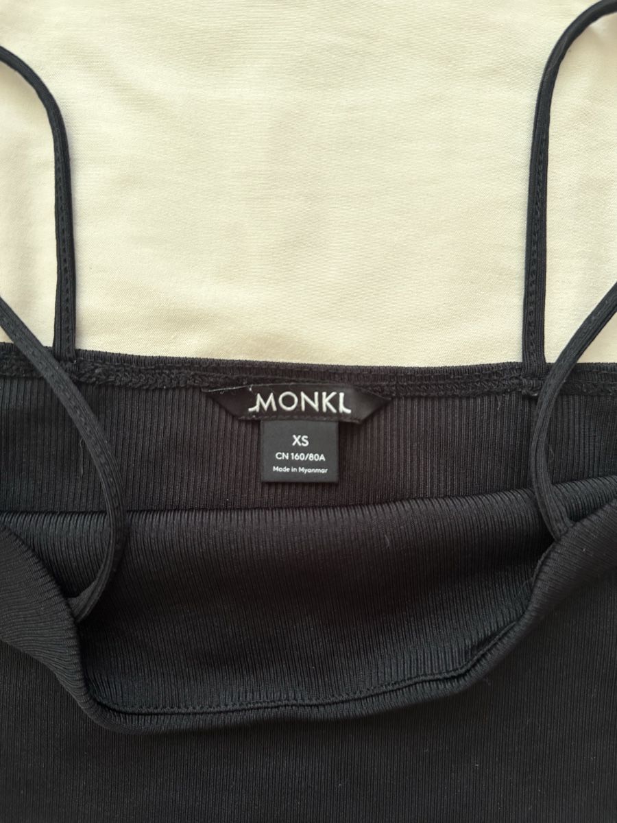 Monki Tops: Monki Croptops blau & schwarz – D'occasion à Volketswil par azypazy 1