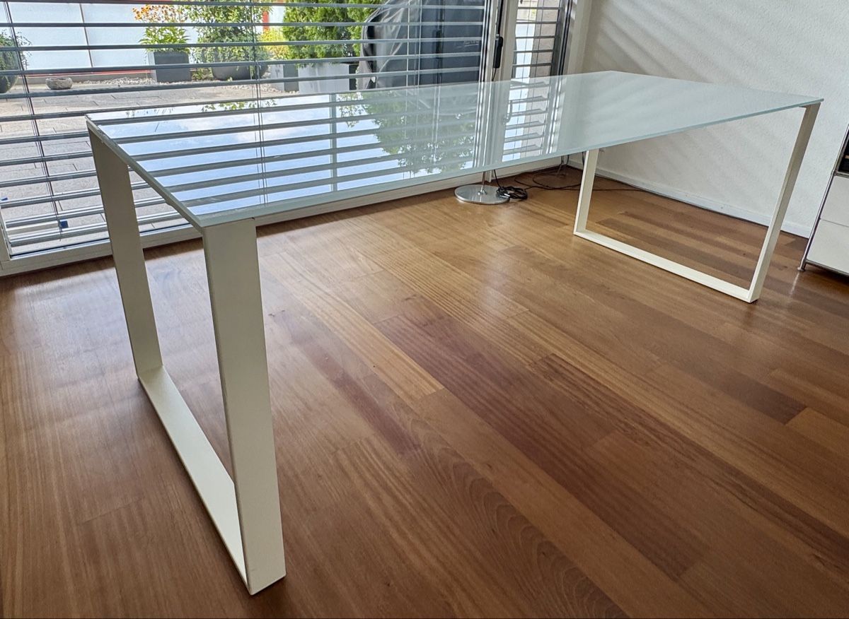 Bureaux: Bürotisch mit Glasplatte – D'occasion à Uster par Uster3 4