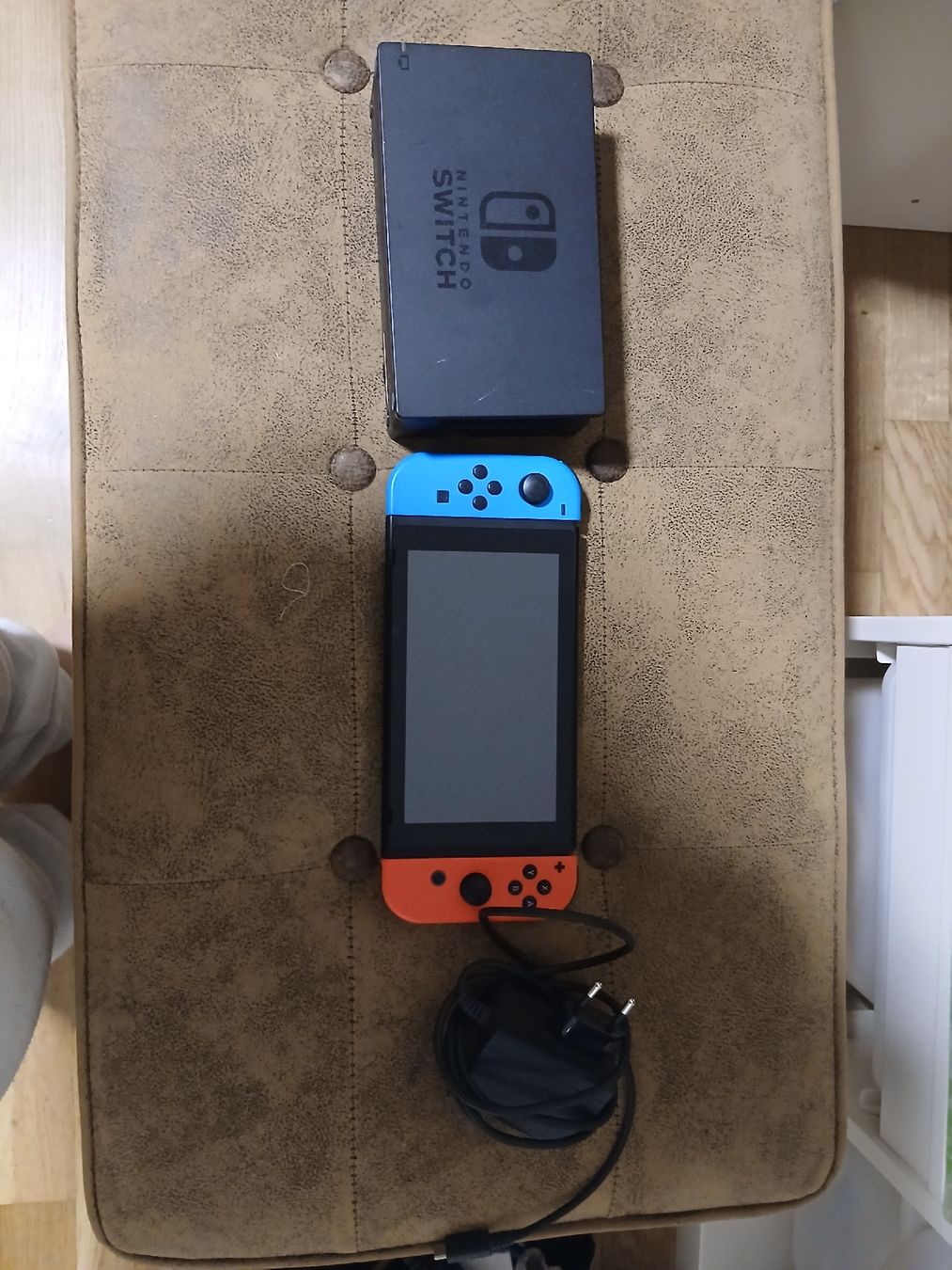 Nintendo Consoles: Nintendo Switch Console with Dock and Power Adapter Used – D'occasion à St Gallen par Buybuybuybye 6