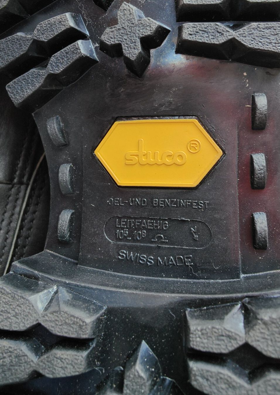 Scarpe da uomo: Stuco Sicherheits-Winterstiefel mit Lammfellfutter / Gr. 41 – Nuovo (secondo la descrizione) da Lachen SZ venduto da PizBuin35 3