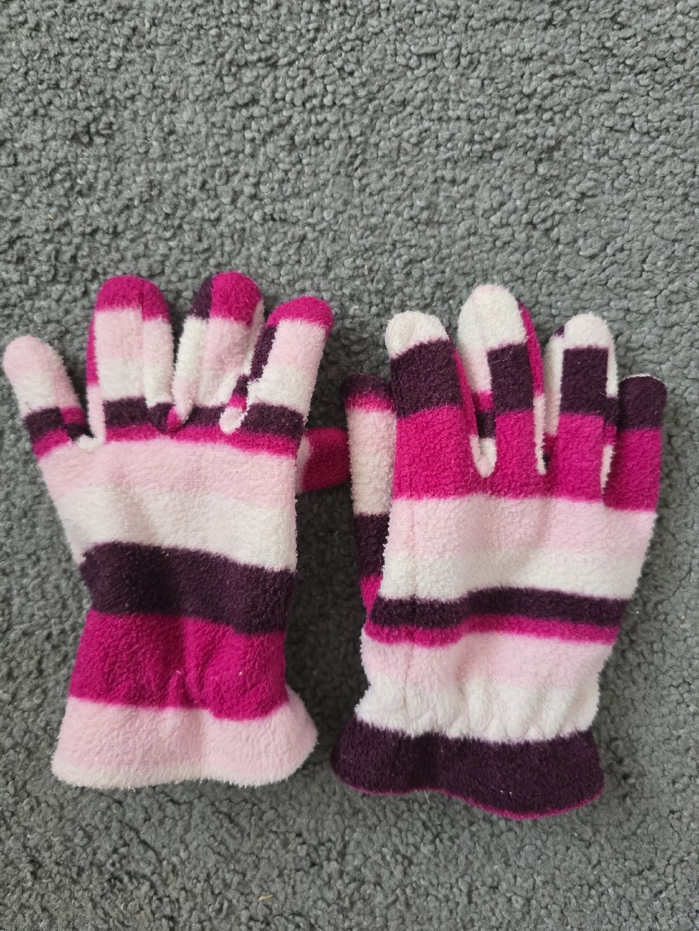Guanti: Handschuhe Mädchen Grösse 2-4 Jahre – Usato da Unterentfelden venduto da Panda-87