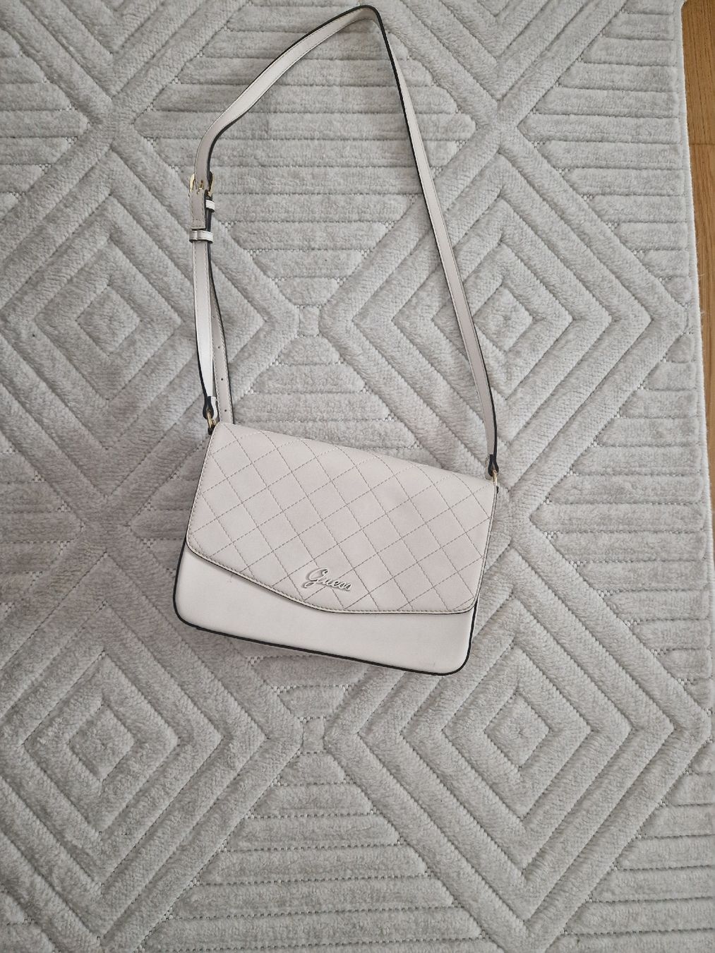 Guess Taschen für Damen: Guess Handtasche Original – Gebraucht aus Wittenbach von kni_cqc9