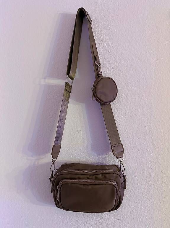 Borse: Bauchtasche mit Anhänger – Usato da Winterthur venduto da OliviaC5