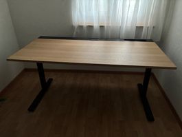 Schreibtisch „Mittzon“ von IKEA