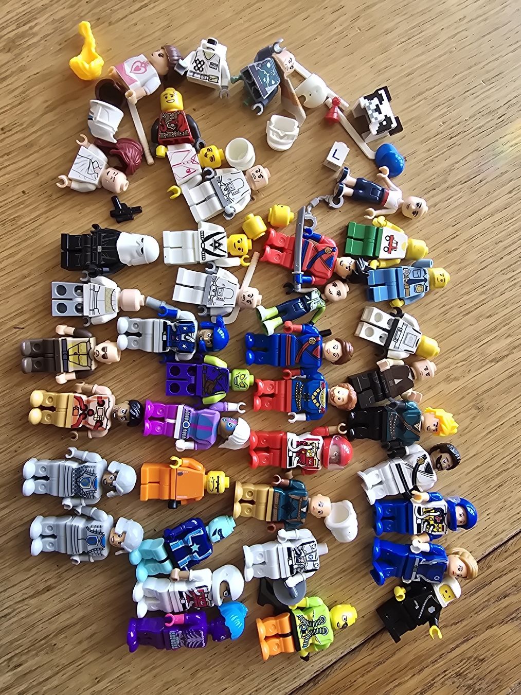 Lego Figuren: Lego Figuren  – Gebraucht aus Hedingen von mickway