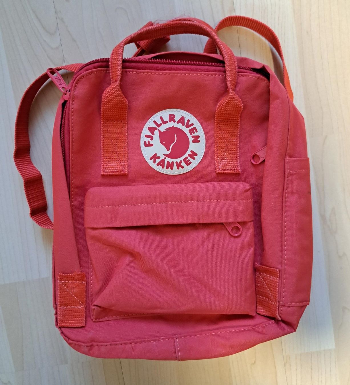 Fjällräven Zaini: FJÄLLRÄVEN Rucksack Kanken Mini, Rot – Usato da Basel venduto da Patiscat
