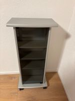 Möbel, schmal mit Rollen