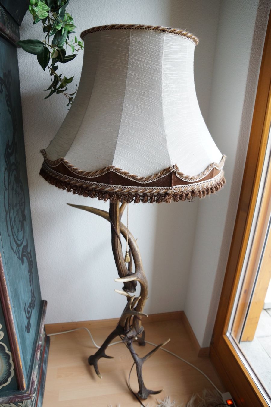 Lampade: Ständerlampe aus Hirschhorn – Usato da Obstalden venduto da Porco13 7
