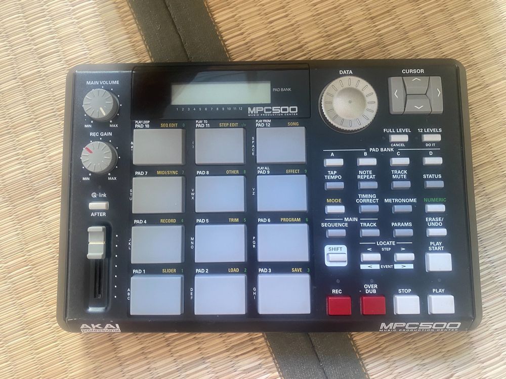 Akai Mpc500 Music Production Center – YOFR