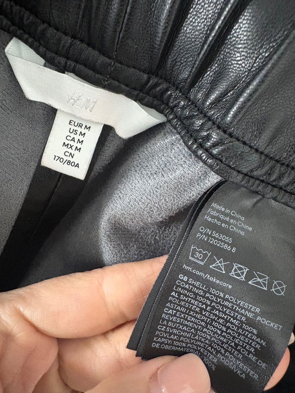 H&M Pantaloni: Weite Kunstleder Hose Gr. M schwarz lang – Nuovo (secondo la descrizione) da Regensdorf venduto da secondchancefashion 3