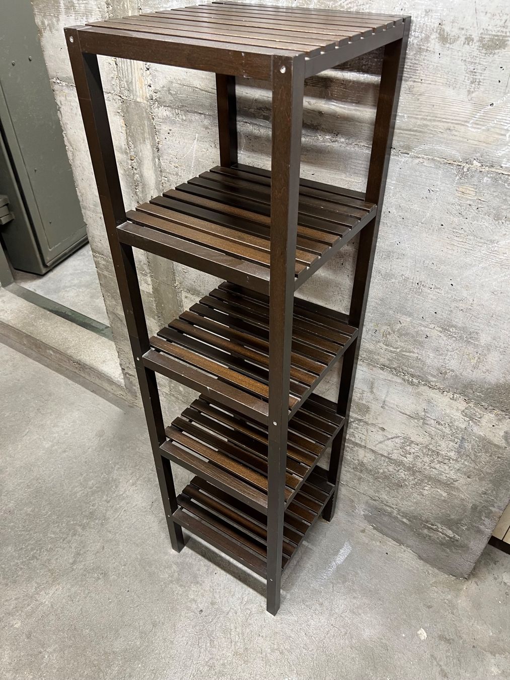 Ikea Étagères: Regal dunkelbraun aus Holz – D'occasion à Solothurn par Stern06