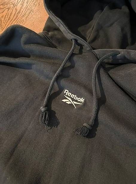 Pulls & Sweat-shirts: Reebok Hoodie schwarz Grösse M – D'occasion à Härkingen par jettamk1 1