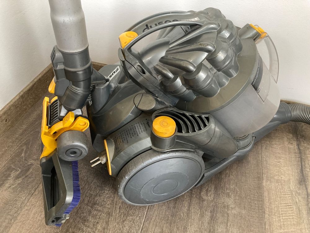 DYSON STAUBSAUGER, AN SAUGBÜRSTE DREHEN RÄDER NICHT Kaufen auf Ricardo