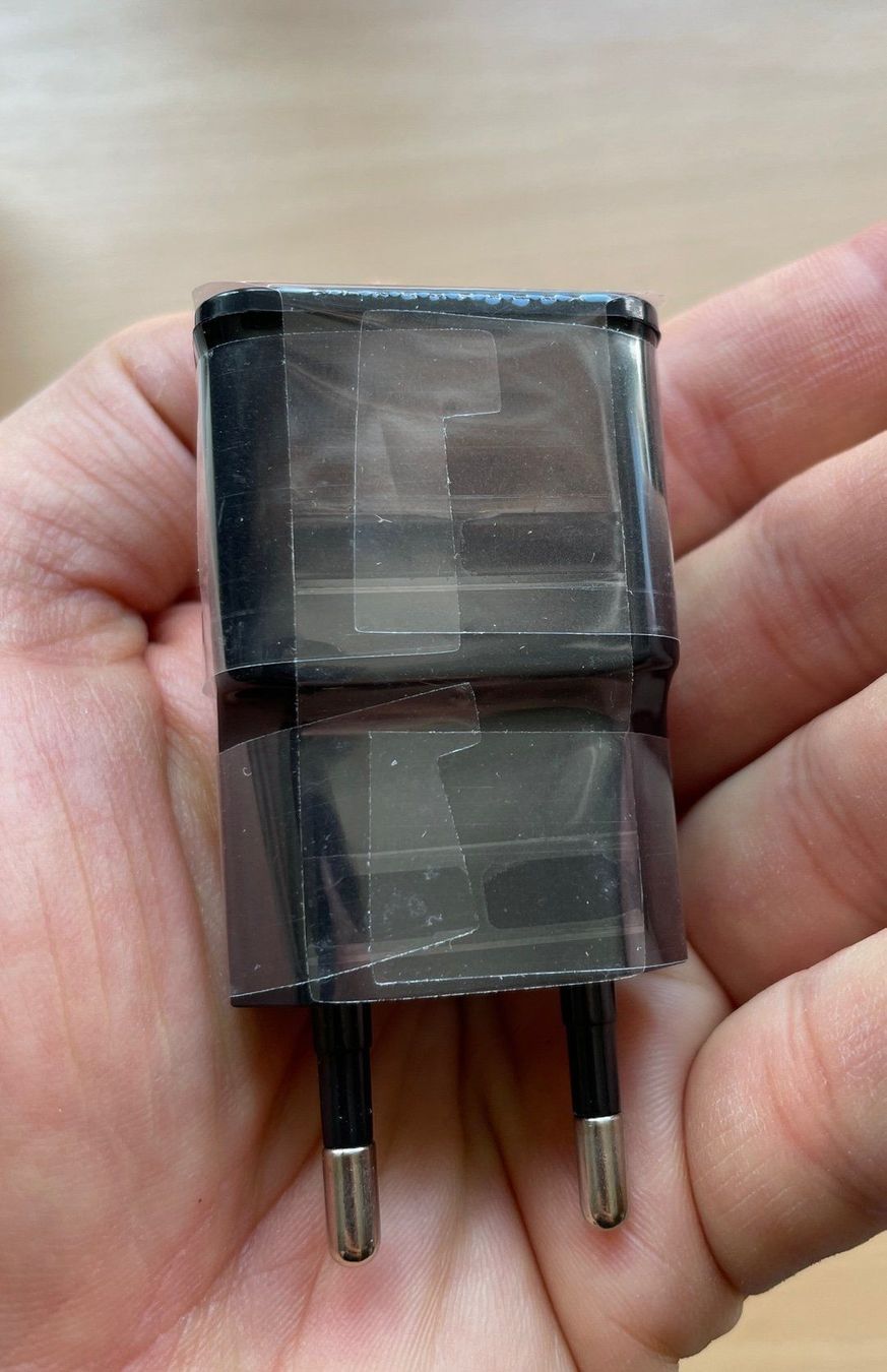 Caricabatterie: USB-Ladegerät-Stecker (schwarz) – Usato da Buchs SG venduto da Handyman77 1
