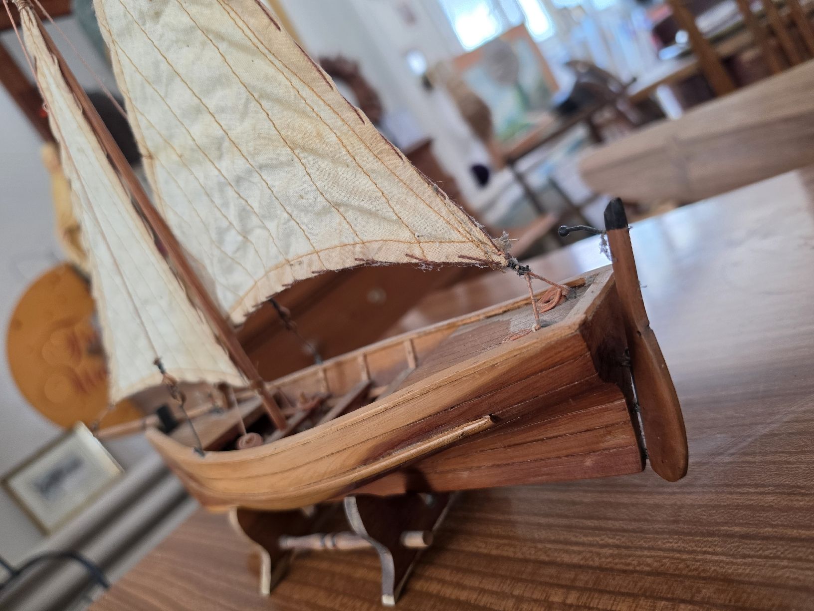 Kit di modellismo & Modellini statici: Segelschiff Modell aus Holz mit Ständer.. – Usato da Mettlen venduto da elios0888 9