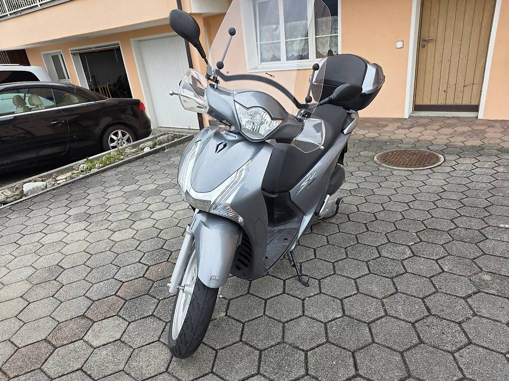 Honda Scooter: Honda SH 125 – Usato da Eschen venduto da Auto-dm