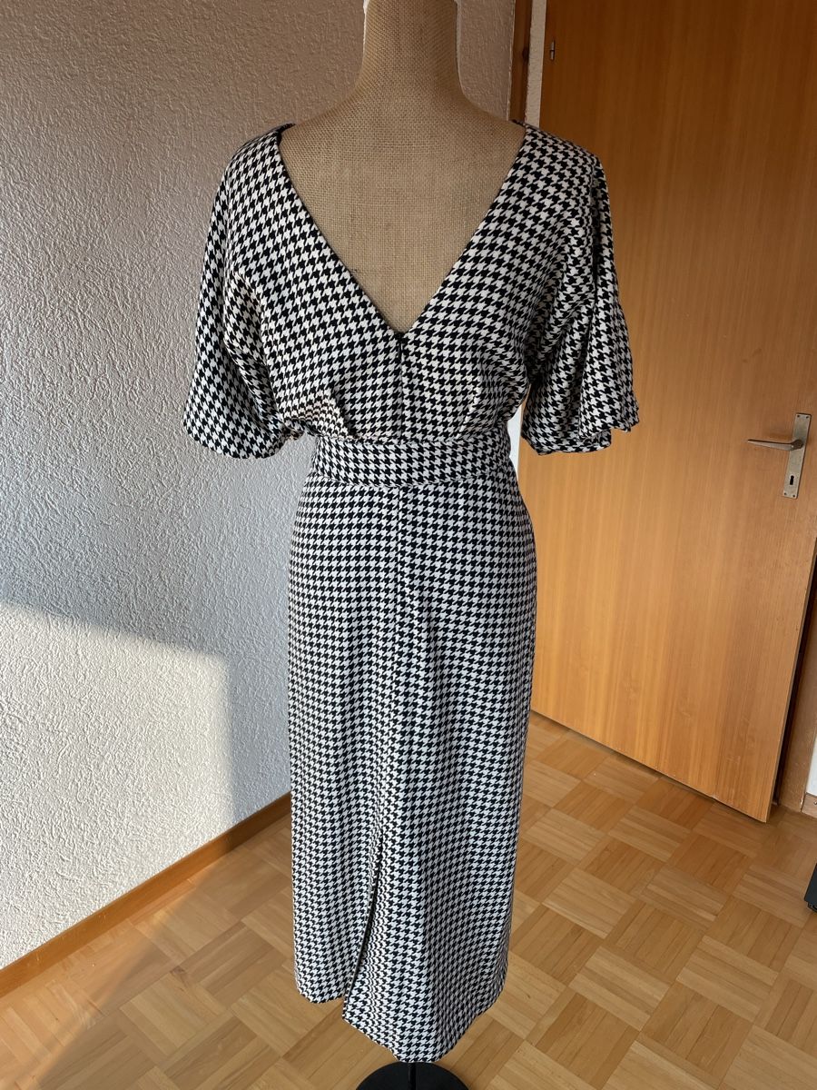 Zara Kleider: Zara Kleid Gr. S schwarz weiss Business Basic Office 95 – Gebraucht aus Vinelz von sonnenmond77 2
